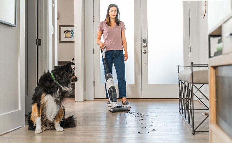 iFloor 2 Max xử lý vùng sàn có vụn bẩn gần cửa ra vào