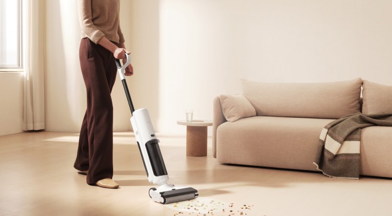 Xiaomi Truclean W20 xử lý một vùng bẩn trên sàn